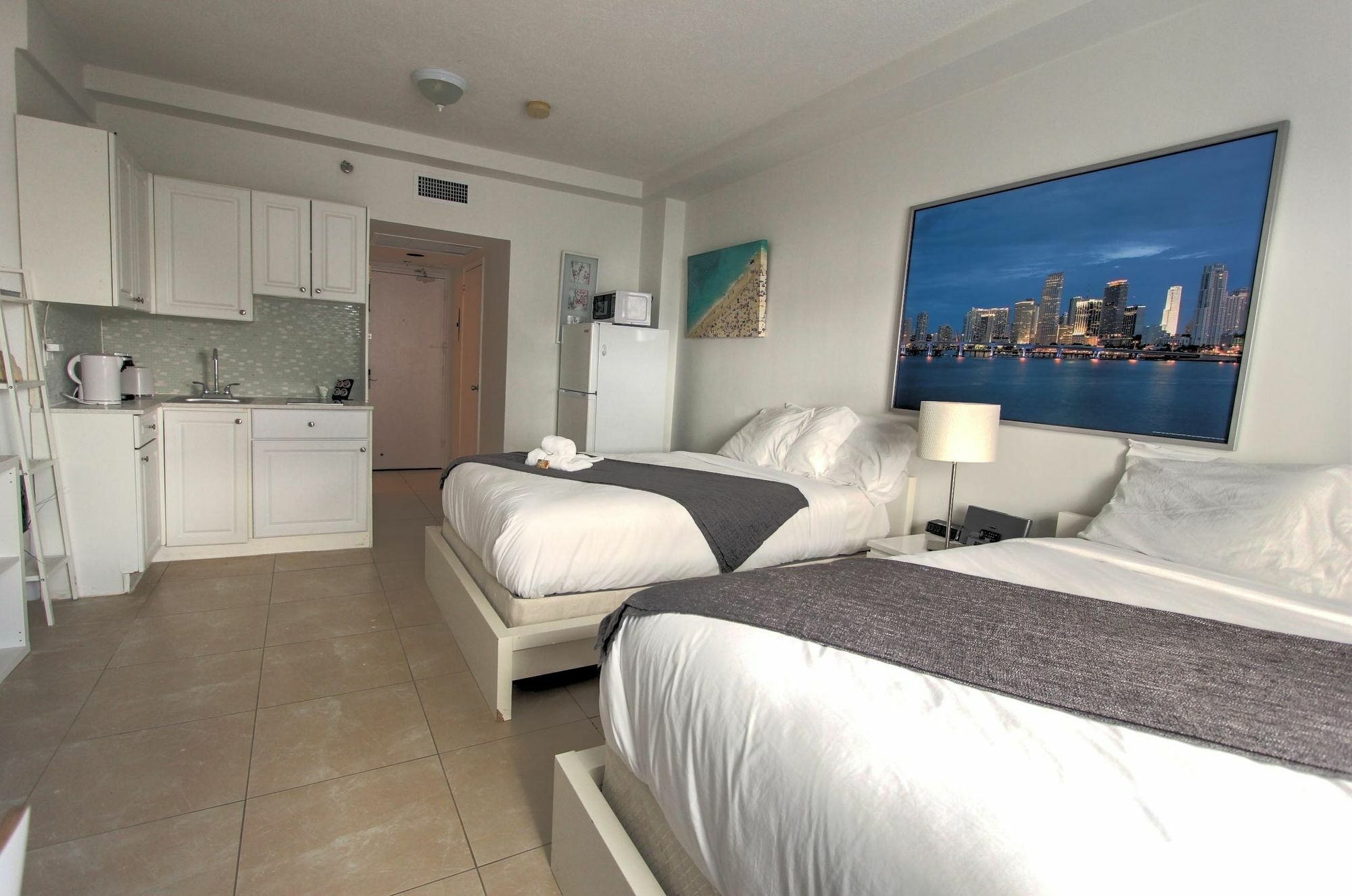 Private Apartments At The Casablanca Miami Beach Exterior foto