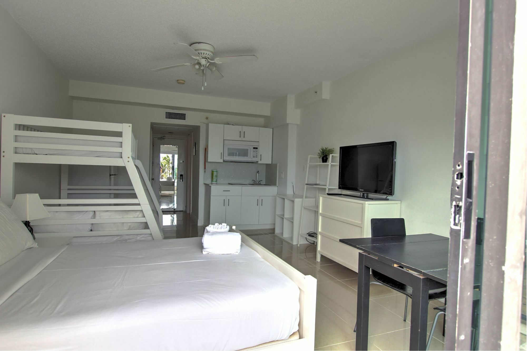 Private Apartments At The Casablanca Miami Beach Exterior foto