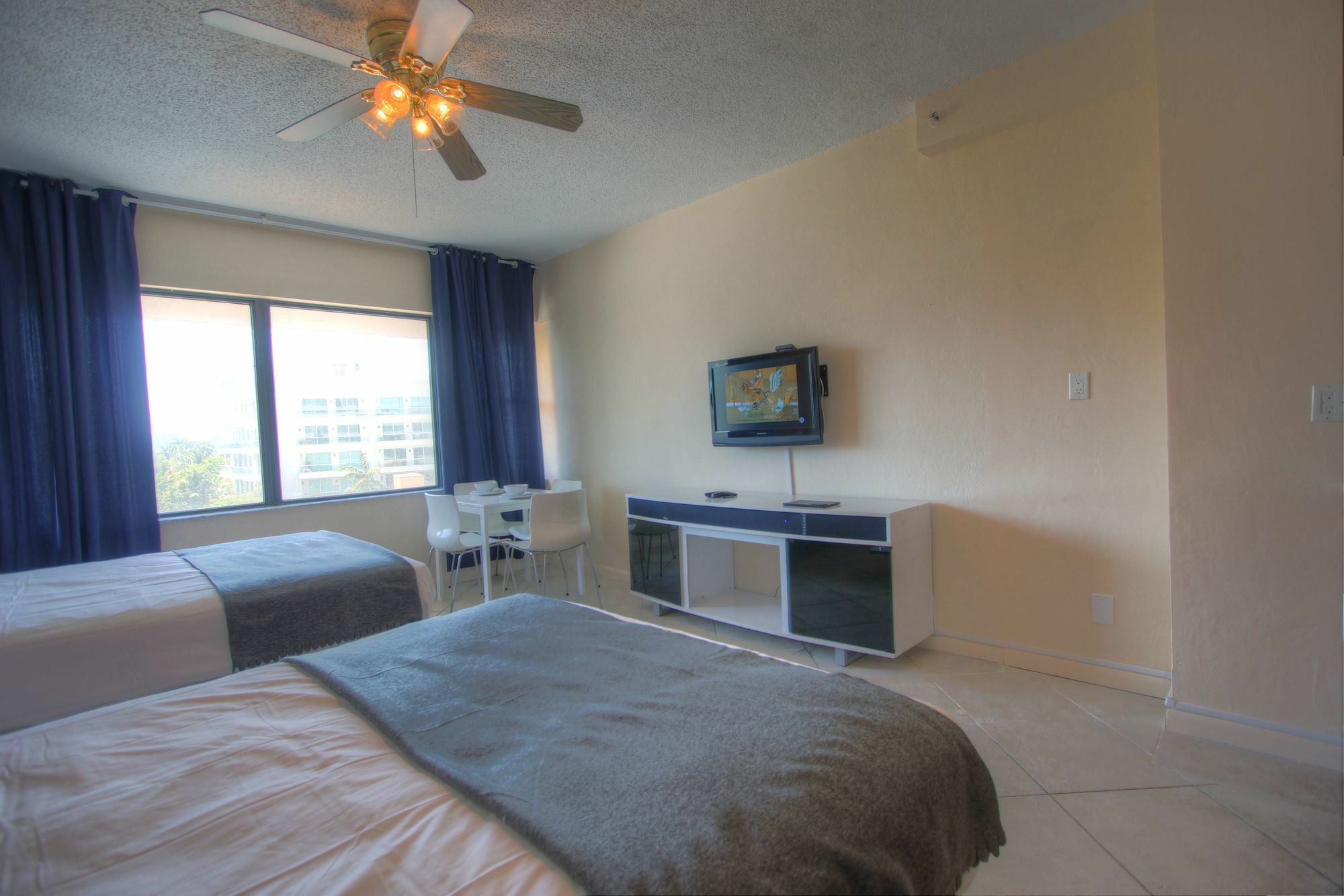 Private Apartments At The Casablanca Miami Beach Exterior foto